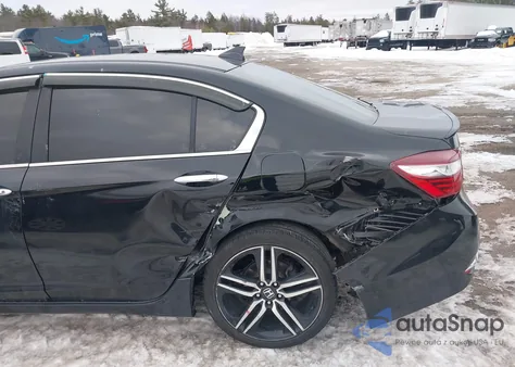 2017 Honda Accord Sport z USA, uszkodzony, nr VIN 1HGCR2F56HA158139